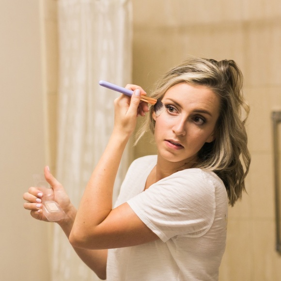 Meet your Posher, Hannah - Picture 1 of 1